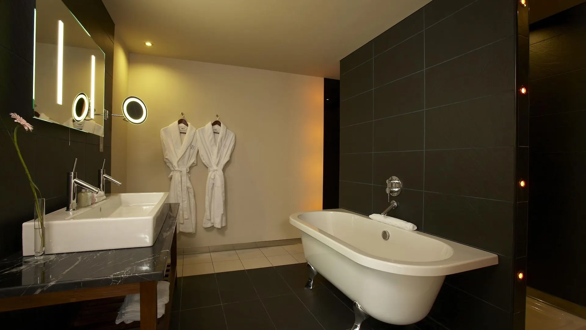 Abode Chester 4*,
