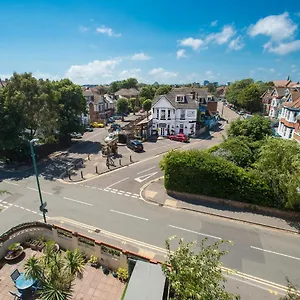https://the-penthouse-with-private-terrace-near-the-beach.tophotelsbath.com